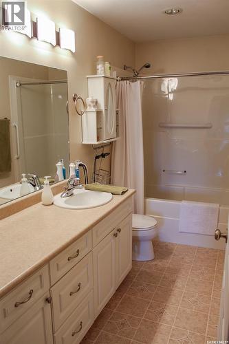 804 Alberta Street, Melfort, SK - Indoor Photo Showing Bathroom
