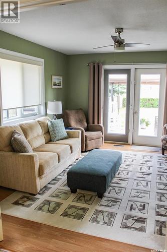 804 Alberta Street, Melfort, SK - Indoor Photo Showing Living Room