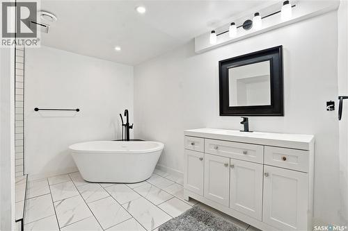 3445 11Th Street W, Saskatoon, SK - Indoor Photo Showing Bathroom