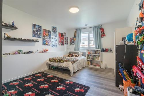 107 Birchwood Lane, Mitchell, MB - Indoor Photo Showing Bedroom