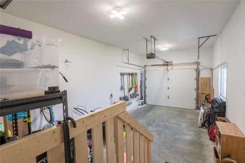 107 Birchwood Lane, Mitchell, MB - Indoor Photo Showing Garage