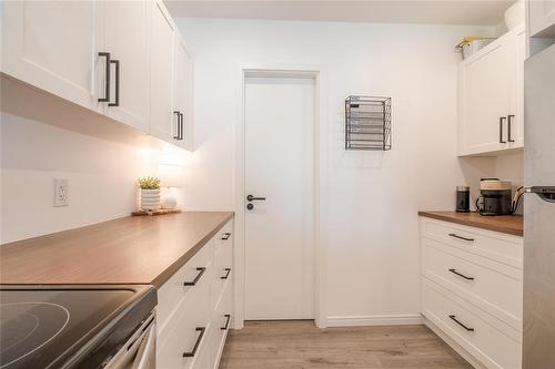 107 Birchwood Lane, Mitchell, MB - Indoor Photo Showing Kitchen
