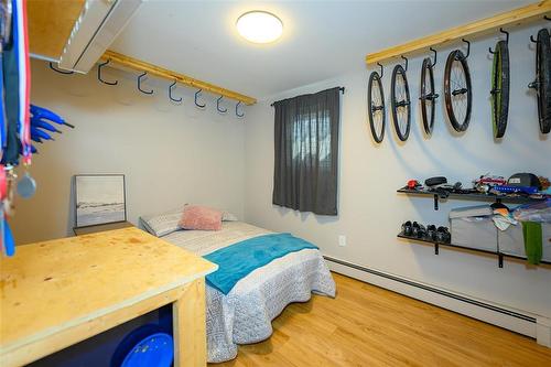 405 Queen Street, Winnipeg, MB - Indoor Photo Showing Bedroom
