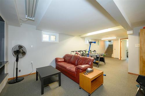 405 Queen Street, Winnipeg, MB - Indoor