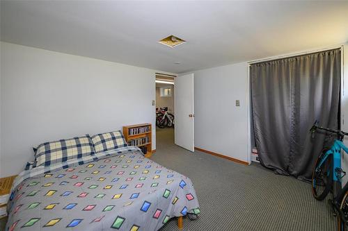 405 Queen Street, Winnipeg, MB - Indoor Photo Showing Bedroom