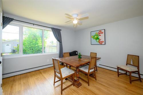 405 Queen Street, Winnipeg, MB - Indoor Photo Showing Dining Room