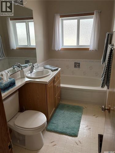 3116 3Rd Avenue N, Regina, SK - Indoor Photo Showing Bathroom