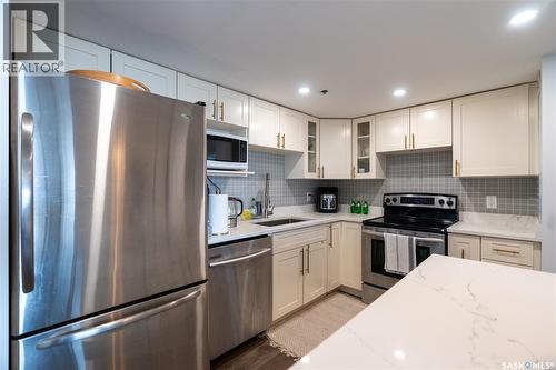 2402 311 6Th Avenue, Saskatoon, SK - Indoor Photo Showing Kitchen