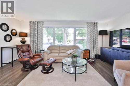 1404 Lewisham Drive, Mississauga, ON - Indoor Photo Showing Living Room