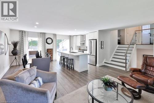1404 Lewisham Drive, Mississauga, ON - Indoor Photo Showing Living Room