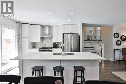 1404 Lewisham Drive, Mississauga, ON - Indoor Photo Showing Kitchen With Upgraded Kitchen