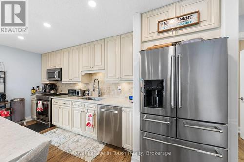 Kitchen - 86 Andrew Drive, Tiny, ON - Indoor Photo Showing Kitchen