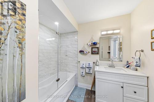 4 PC Bath - 86 Andrew Drive, Tiny, ON - Indoor Photo Showing Bathroom