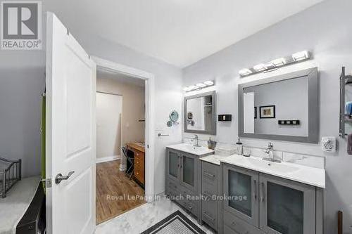 Ensuite - 86 Andrew Drive, Tiny, ON - Indoor Photo Showing Bathroom