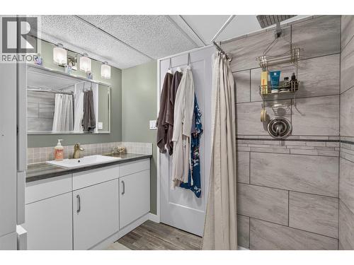 Convenient ensuite featuring a clean, functional layout. - 3703 Commonage Crescent, Vernon, BC - Indoor Photo Showing Bathroom