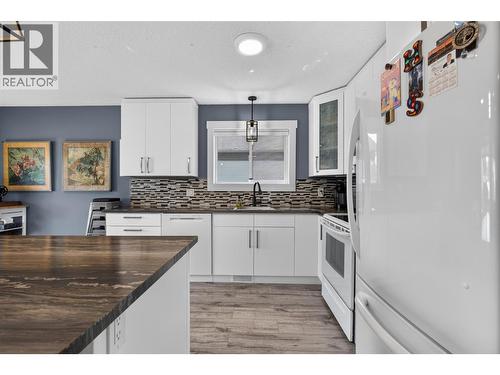 Fresh White kitchen - 3703 Commonage Crescent, Vernon, BC - Indoor Photo Showing Kitchen