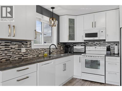 3703 Commonage Crescent, Vernon, BC - Indoor Photo Showing Kitchen With Double Sink