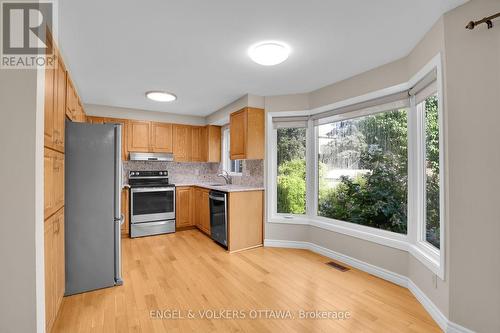 Kitchen and Eating Area - 28 Weybridge Drive, Ottawa, ON - Indoor Photo Showing Kitchen
