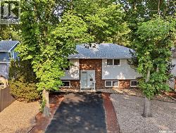 843 N McIntosh STREET  Regina, SK S4R 6H1