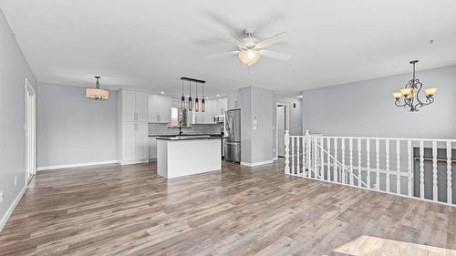 420 Hillaby Avenue, Kelowna, BC - Indoor Photo Showing Kitchen