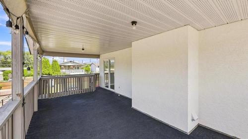 420 Hillaby Avenue, Kelowna, BC - Outdoor With Deck Patio Veranda With Exterior