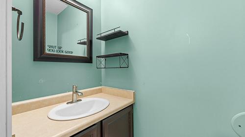 420 Hillaby Avenue, Kelowna, BC - Indoor Photo Showing Bathroom
