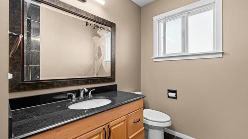 420 Hillaby Avenue, Kelowna, BC - Indoor Photo Showing Bathroom