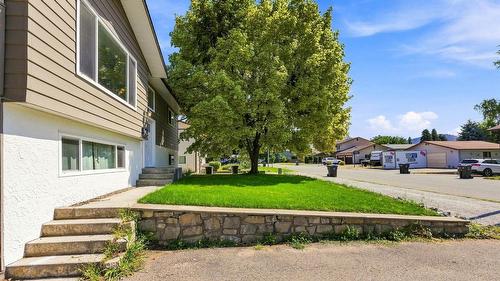 420 Hillaby Avenue, Kelowna, BC - Outdoor
