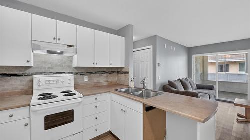 408-920 Saskatoon Road, Kelowna, BC - Indoor Photo Showing Kitchen With Double Sink