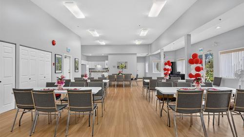 408-920 Saskatoon Road, Kelowna, BC - Indoor Photo Showing Dining Room