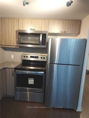 519-30 Meadowglen Place, Toronto, ON - Indoor Photo Showing Kitchen