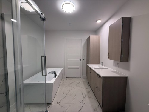 Master Bathroom - 106-40 Rue Toe-Blake, Vaudreuil-Dorion, QC - Indoor Photo Showing Bathroom