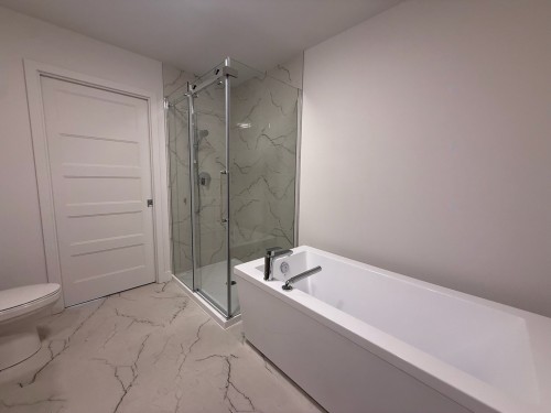 Master Bathroom - 106-40 Rue Toe-Blake, Vaudreuil-Dorion, QC - Indoor Photo Showing Bathroom