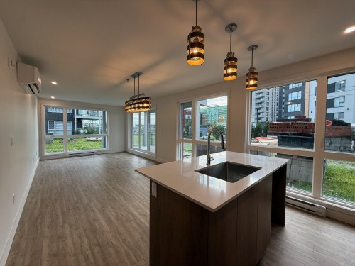 Living Room - 106-40 Rue Toe-Blake, Vaudreuil-Dorion, QC - Indoor Photo Showing Kitchen