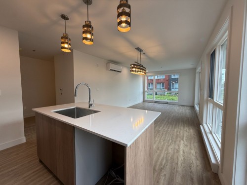 Living Room - 106-40 Rue Toe-Blake, Vaudreuil-Dorion, QC - Indoor Photo Showing Kitchen