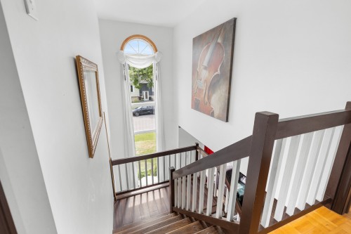 Staircase - 528 Rue Marie-France, Québec (Charlesbourg), QC 