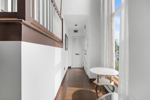 Mud Room - 528 Rue Marie-France, Québec (Charlesbourg), QC 