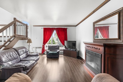 Living Room - 528 Rue Marie-France, Québec (Charlesbourg), QC 
