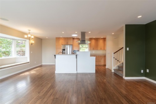 253/255 Heddle Ave, View Royal, BC - Indoor Photo Showing Kitchen