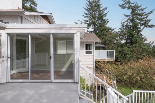 253/255 Heddle Ave, View Royal, BC - Outdoor With Deck Patio Veranda