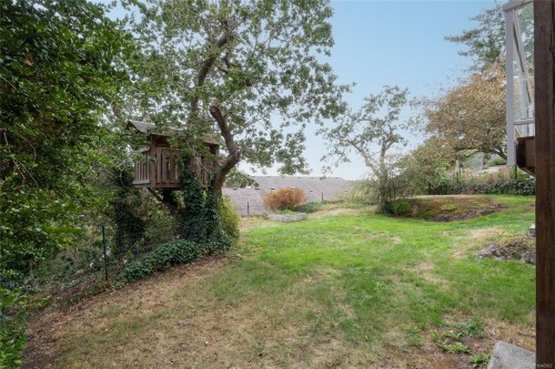 253/255 Heddle Ave, View Royal, BC - Outdoor
