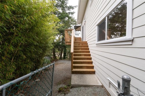253/255 Heddle Ave, View Royal, BC - Outdoor
