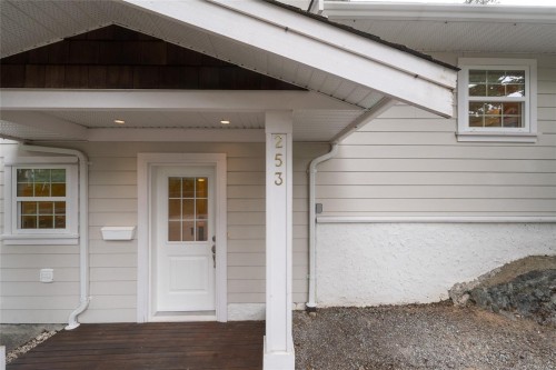 253/255 Heddle Ave, View Royal, BC - Outdoor With Exterior