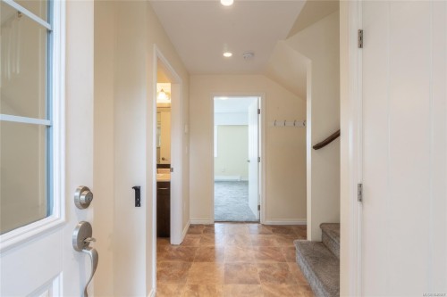 253/255 Heddle Ave, View Royal, BC - Indoor Photo Showing Other Room