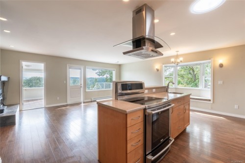 253/255 Heddle Ave, View Royal, BC - Indoor Photo Showing Kitchen