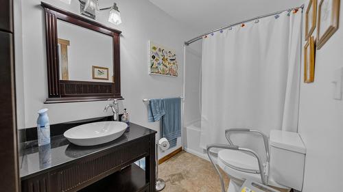 5469 Cory Road, Wynndel, BC - Indoor Photo Showing Bathroom