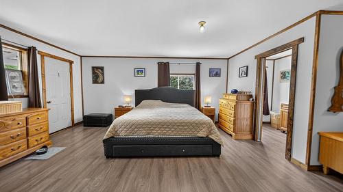 5469 Cory Road, Wynndel, BC - Indoor Photo Showing Bedroom