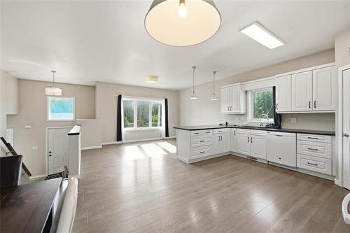 44062 Road 43E Rd, Richer, MB - Indoor Photo Showing Kitchen