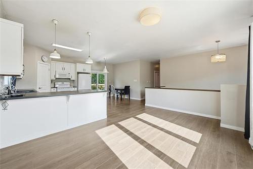44062 Road 43E Rd, Richer, MB - Indoor Photo Showing Kitchen
