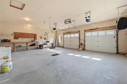 44062 Road 43E Rd, Richer, MB - Indoor Photo Showing Garage